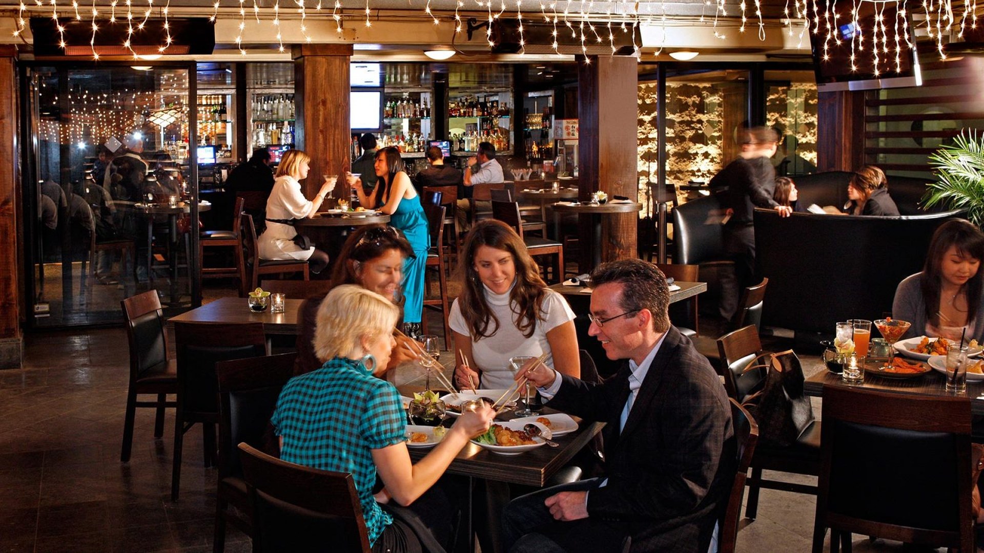 Guests dining at Wokcano